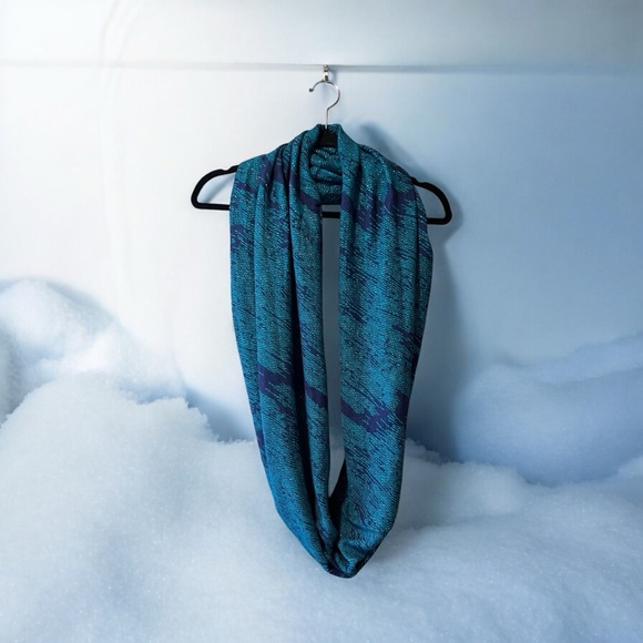 Apt 9 Teal Blue & Navy Infinity Scarf with Metallic Silver Threads Throughout - Picture 4 of 13